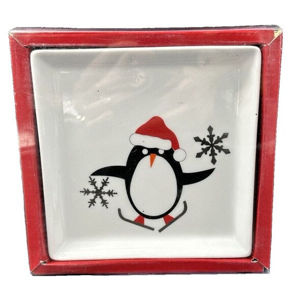 Crate & Barrel Christmas Penguin Porcelain Appetizer Plates Set of 4 New in Box - Picture 2 of 5